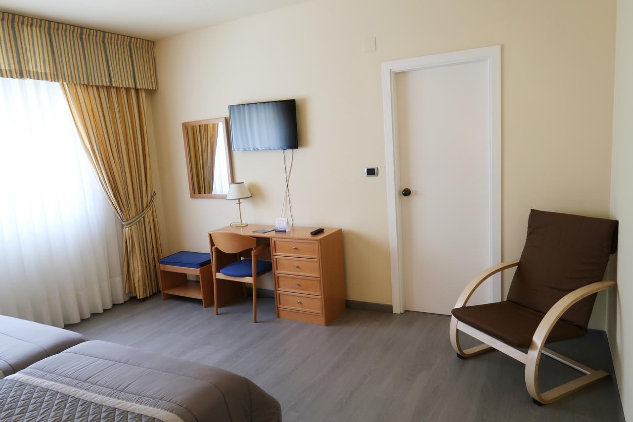 Hotel O Camino 埃巴尔科-德巴尔德奥拉斯 外观 照片