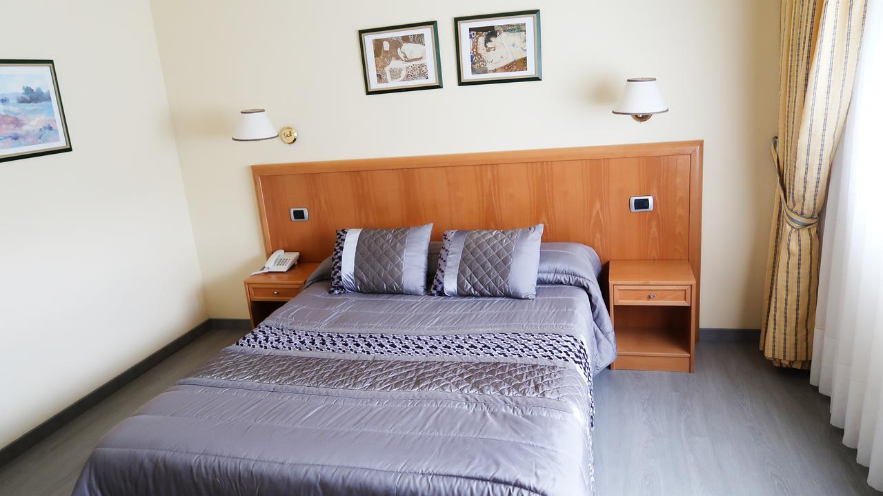 Hotel O Camino 埃巴尔科-德巴尔德奥拉斯 外观 照片