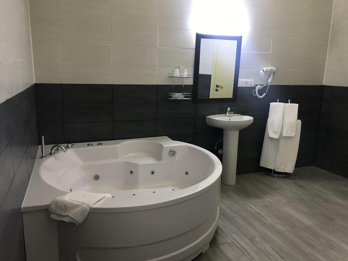 Hotel O Camino 埃巴尔科-德巴尔德奥拉斯 外观 照片